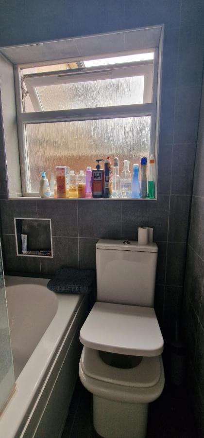 Ritzs Place Northolt  Exterior foto
